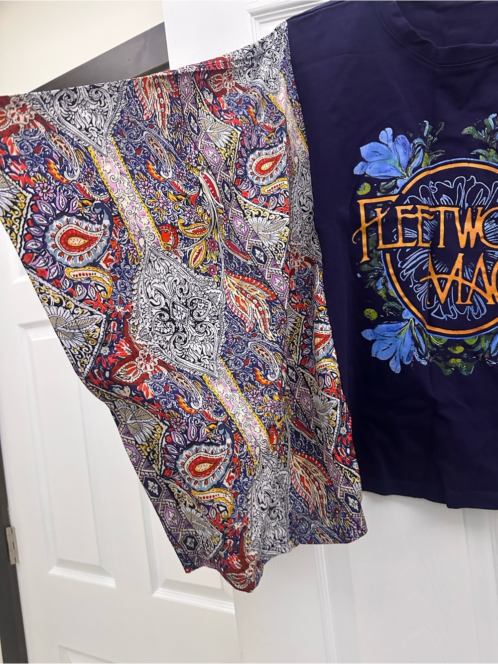 Fleetwood Mac Graphic with Patterned open Sleeves - Navy & Multicolor Size M/L - Picture 2 of 5